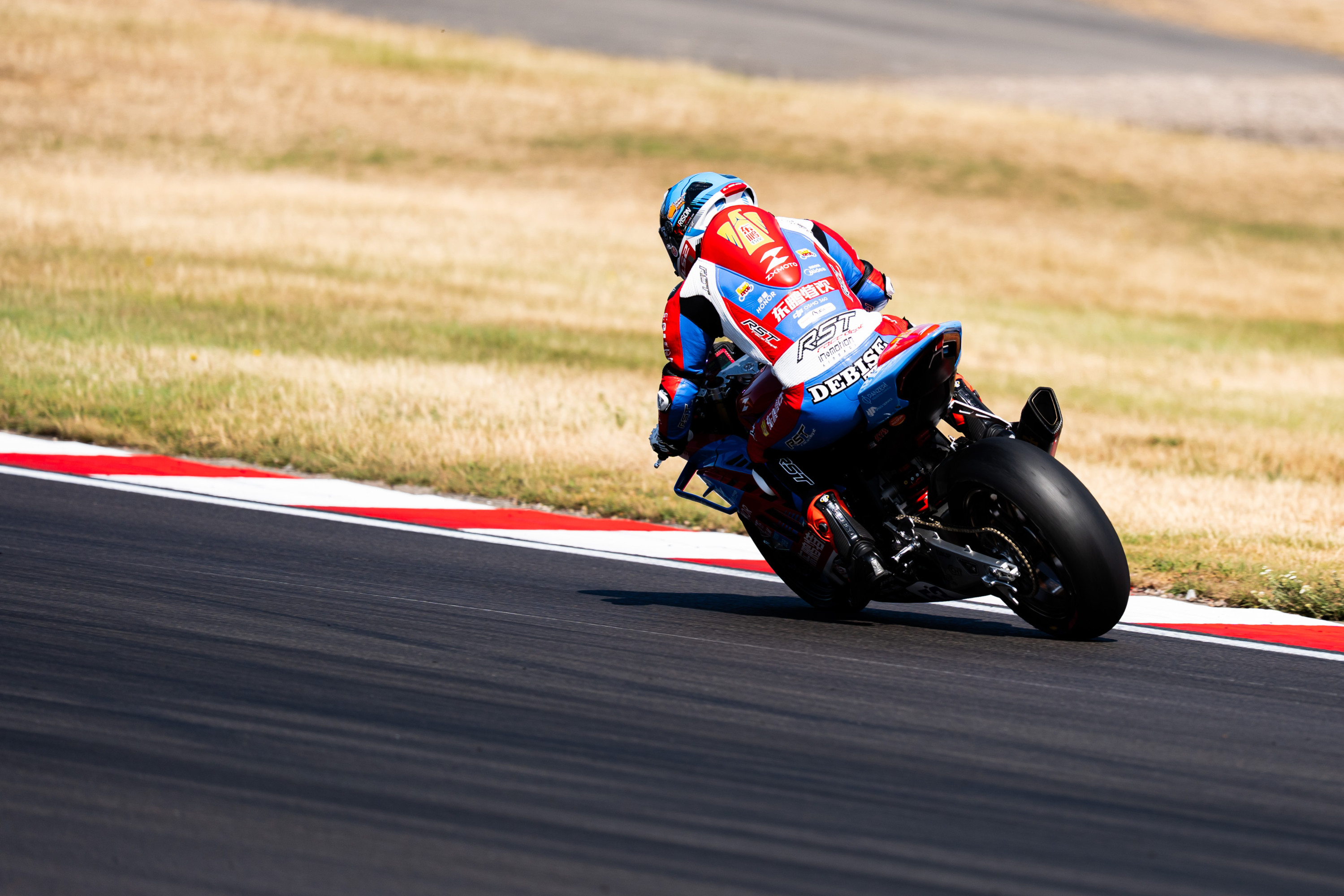 Debise ends the Donington weekend with a 10th-place finish in Race 2, Caricasulo clockes up valuable kilometres